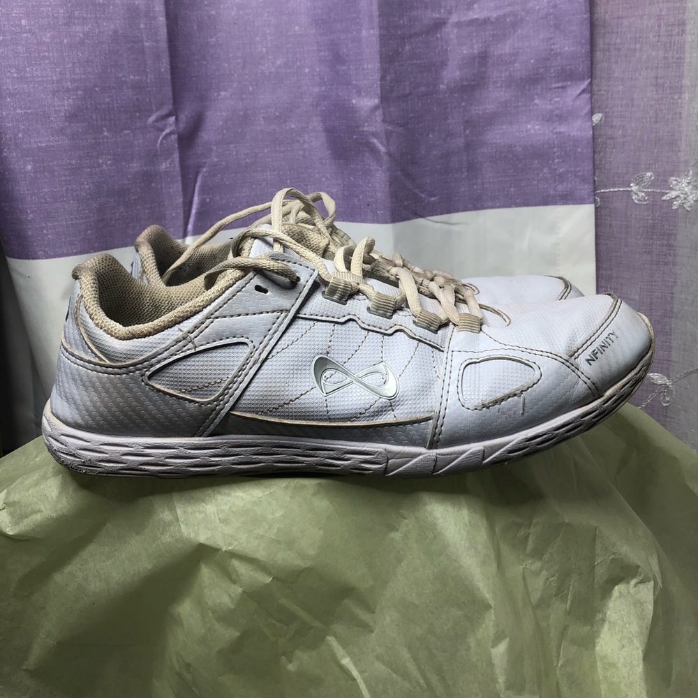 Cheer shoes